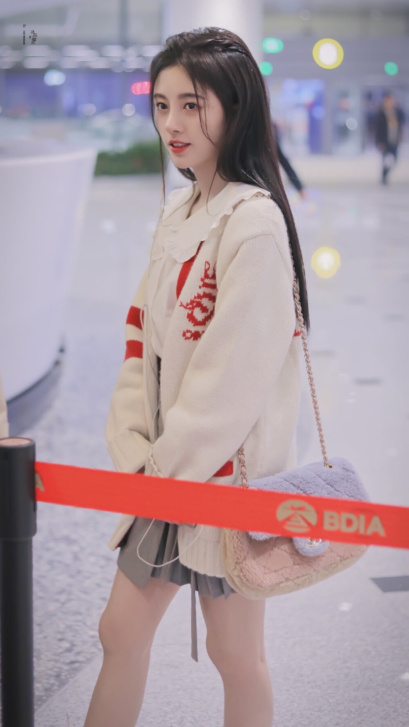 鞠婧祎丝芭解约罗生门:天价合约与少女偶像的十年困局
